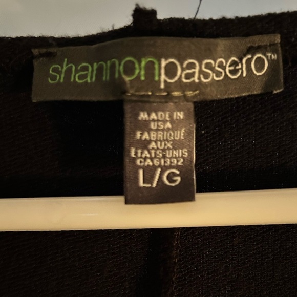 Shannon Passero -Large black top wide fit stylish - dress up or casual- - Picture 6 of 7